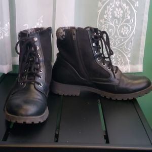 Black winter combat boots size 11